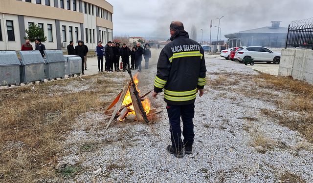 Hayat kurtaran ders: Hitit Üniversitesi öğrencilerine yangın tatbikatı