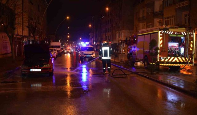 Karaman’da LPG’li otomobil yandı, yol trafiğe kapatıldı