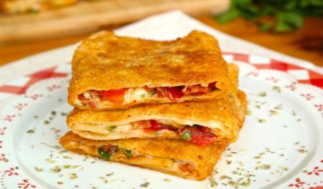 Pizza tadında börek keyfi: Ailecek seveceğiniz tarif