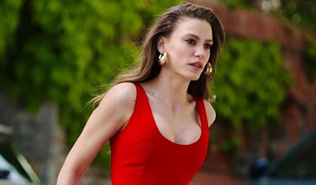 Serenay Sarıkaya ödül törenine damga vurdu: 'Yine ben' sözleri viral o