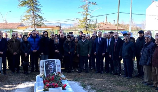 Efsane siyasetçi Adnan Türkoğlu mezarı başında anıldı