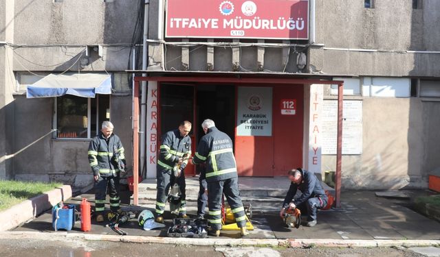 6 ŞUBAT DEPREMLERİNİN BİRİNCİ YILI - Karabük itfaiye ekipleri, enkazdan sağ çıkardıkları depremzedeleri unutamıyor