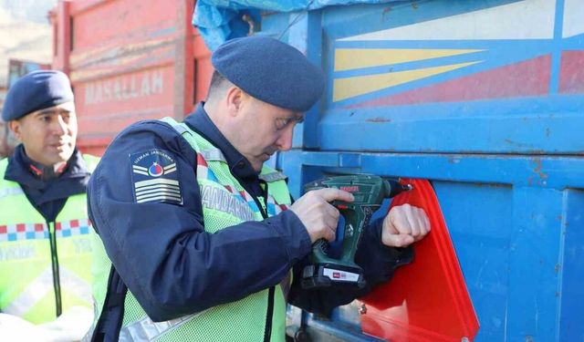 Çankırı’da kazalara karşı önlem: Römorklara reflektör takıldı