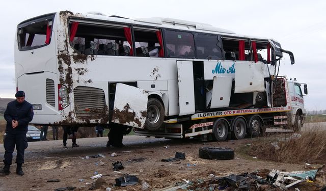 Otobüs kazasında 1 ölü, 18 yaralı