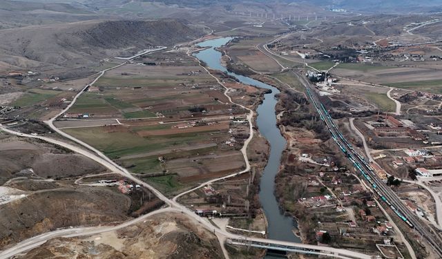 Türkiye'nin en uzun nehri Kızılırmak'ta kuraklık çanları çalıyor