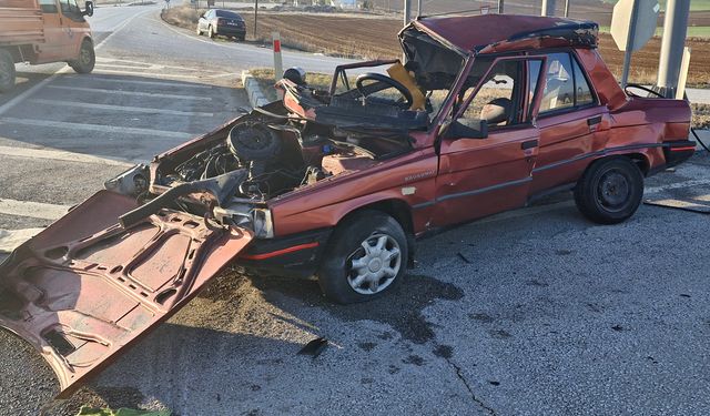 Alaca'da kaza yapan otomobil sürücüsü hayatını kaybetti