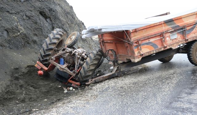 Çorum'da traktörün devrilmesi sonucu sürücü öldü, eşi yaralandı