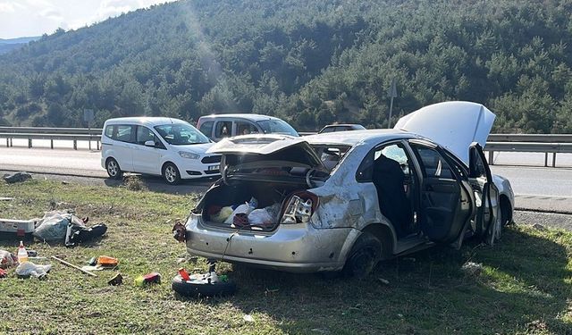 Takla atan otomobildeki 2 kişi yaralandı