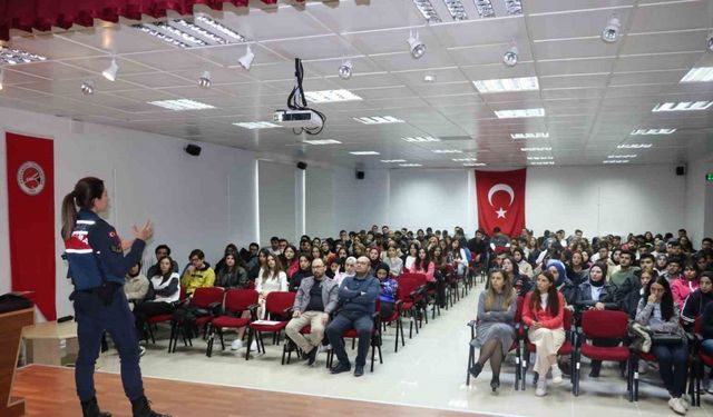 Kastamonu’da üniversite öğrencilerine ve akademisyenlere jandarma eğitim verdi