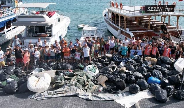 Ayvalık'ta Adalardan tonlarca çöp toplandı