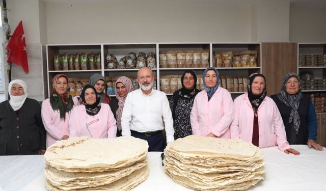 Başkan Çolakbayrakdar, “Kırsal mahallelerde örnek hizmetlere imza atıyoruz”