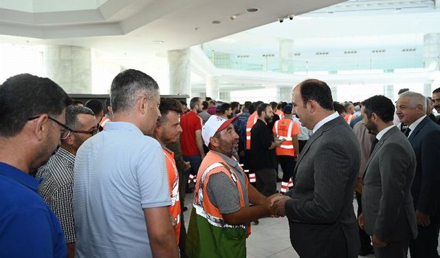 Konya'da Büyükşehir çalışanları bayram dönüşü bayramlaştı