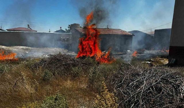 Bahçedeki ocaktan çıkan ateş yangına neden oldu