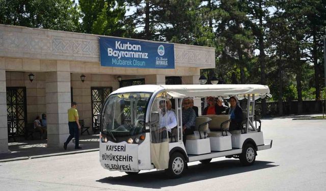 Büyükşehir belediyesi, mezarlık ziyareti yapan vatandaşları yalnız bırakmadı