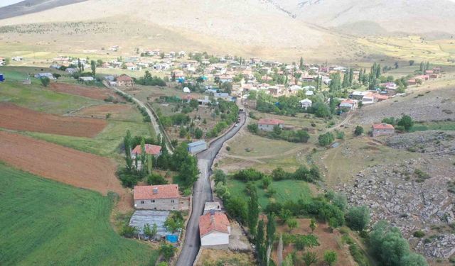 Büyükşehir’den Develi’nin kırsal yollarına 900 tonluk sıcak asfalt çalışması