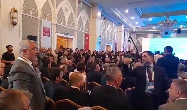 Çorum Belediye Başkanı Aşgın: “Teröristler övülürken sessiz kalamazdım”