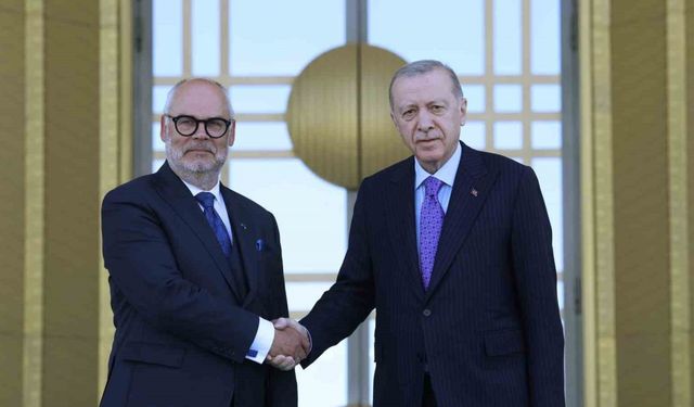 Cumhurbaşkanı Erdoğan, Estonya Cumhurbaşkanı Alar Karis’i resmi törenle karşıladı