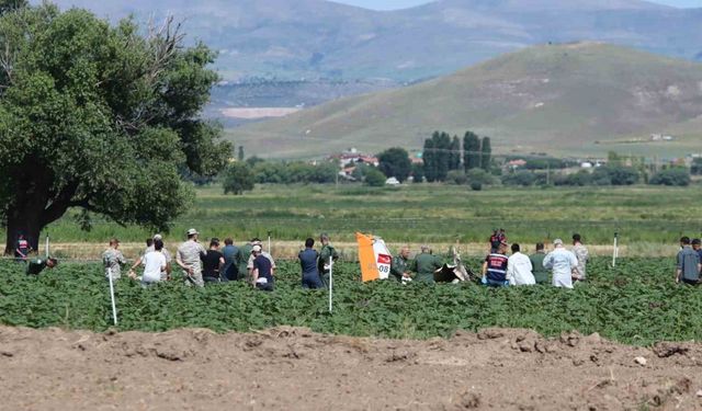 Düşen uçağın enkazında incelemeler sürüyor