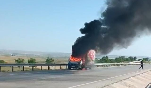 Ekmek dağıtım aracı yanarak kullanılmaz hale geldi