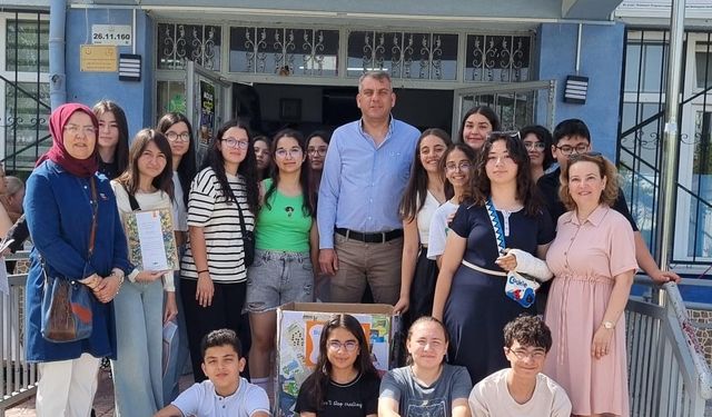 Eskişehir Mehmet Gedik Ortaokulu öğrencilerinden ‘Kâğıdın Yolculuğu’ adlı ‘eTwinning’ projesi yoğun ilgi gördü