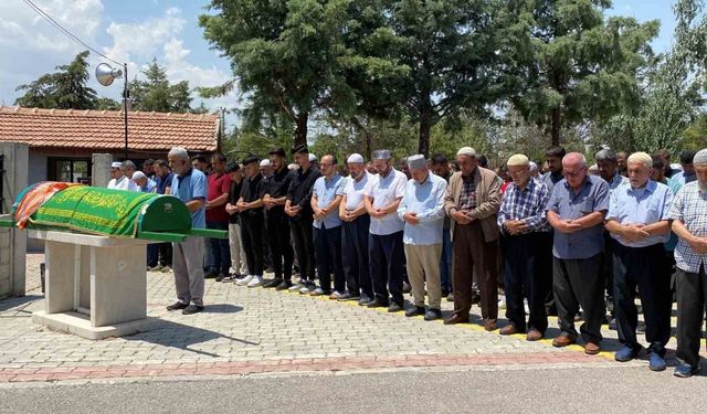 Evinin önünde öldürülen 4 çocuk annesi son yolculuğuna uğurlandı