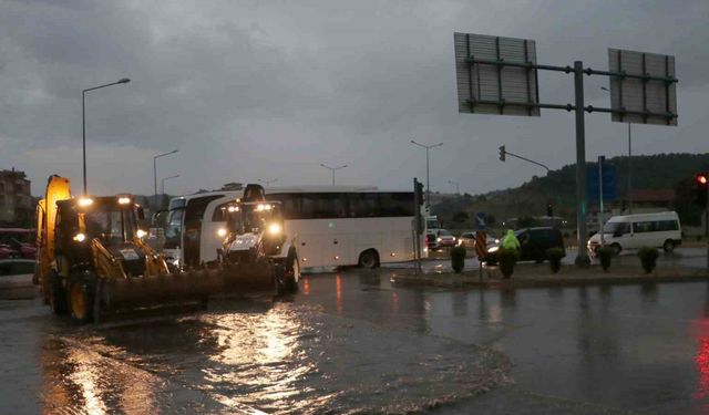 Havza’da sağanak ve dolu hayatı olumsuz etkiledi