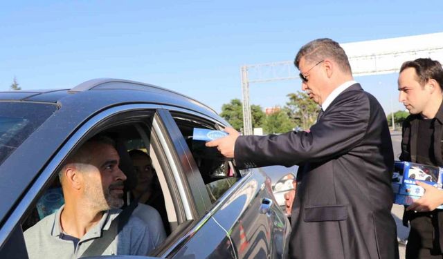 İl Emniyet Müdürü Ağırlar görevli personel ve vatandaşların bayramını kutladı