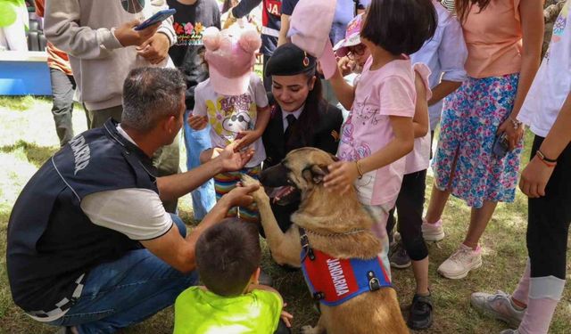 Jandarma ekipleri 185. yıldönümünü çocuklarla kutladı