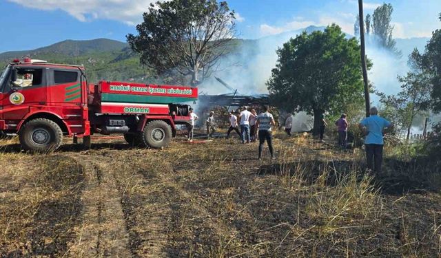 Kastamonu’da üç samanlık ve ekin tarlası yandı