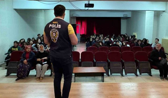 Kırıkkale polisinden öğrencilere siber zorbalıkla mücadele eğitimi