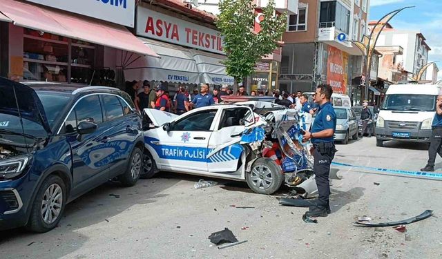 Çorum Alaca'da Şok Kaza: Cip Polis Aracına Çarptı, 3 Kişi Yaralandı!