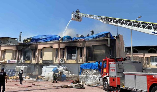 Konya’da kozmetik ürünleri üreten iş yerinde yangın