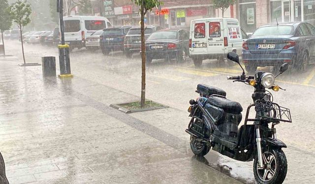 Kulu’da sağanak yağış ve dolu etkili oldu