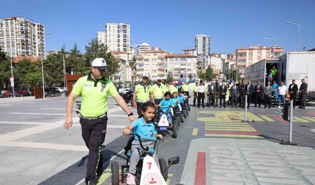 Niğde’de ’Mobil Trafik Eğitim Tırı’nda öğrencilere eğitim verildi