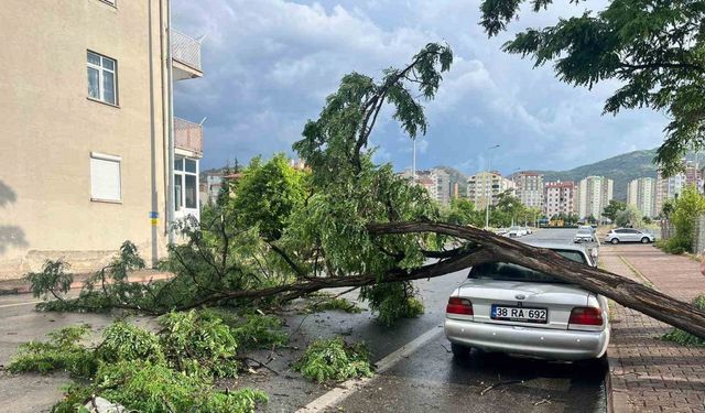 Nuh Naci Yazgan Üniversitesinin çatısı böyle uçtu