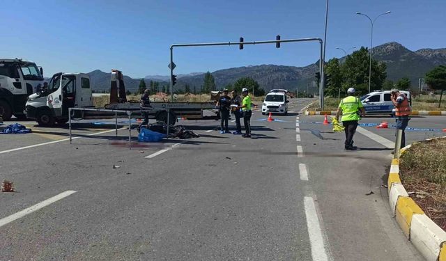 Pikap ile çarpışan motosiklet sürücüsü hayatını kaybetti