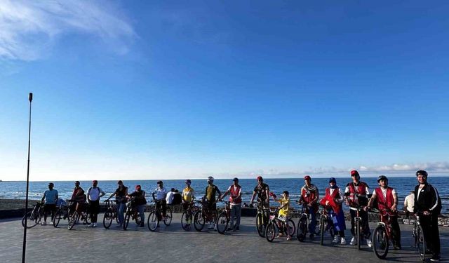 Sağlık çalışanları ’sağlıklı bir dünya’ için pedal çevirdi