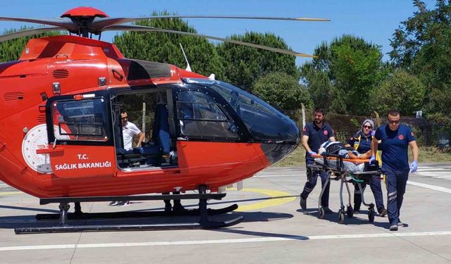 Samsun’da kazada yaralanan yaşlı kadın ambulans helikopterle hastaneye sevk edildi