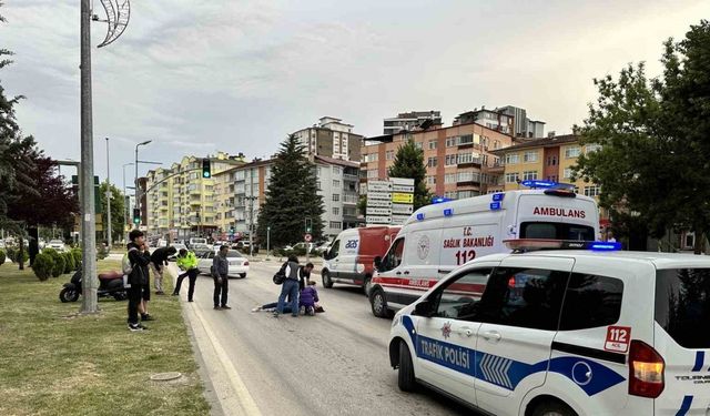 Seyir halindeki motosikleten düşen kadın yaralandı