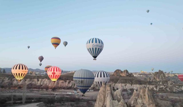 Sıcak hava balon pilotları 300 saatlik eğitimden geçiyor