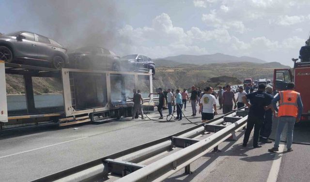 Sıfır kilometre araçlar yanmaktan son anda kurtarıldı