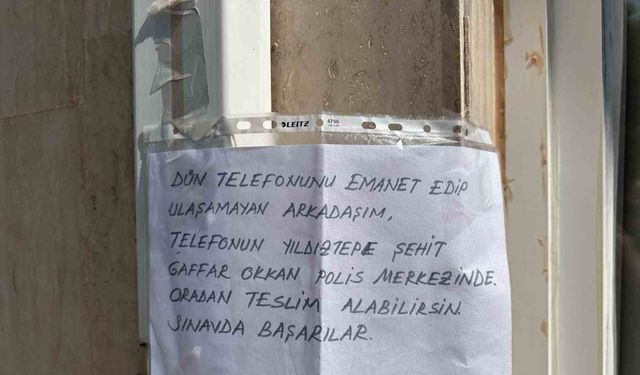 Sınava giren öğrencinin telefonunu emanet alıp geri veremeyen vatandaş okul kapısına not bıraktı