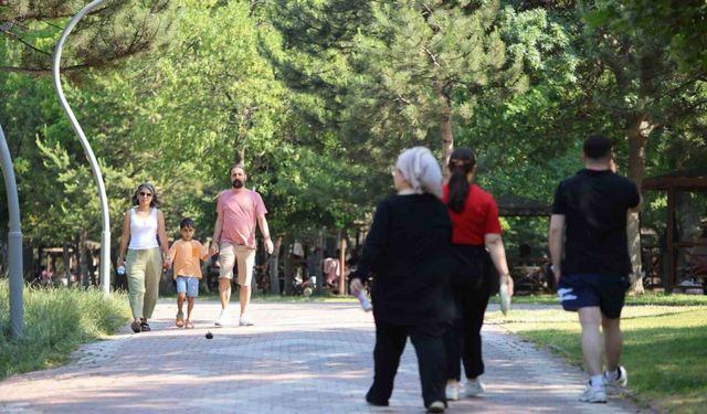 Sivaslıların uğrak mekânı bayramda da doldu taştı