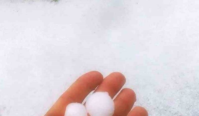 Yozgat’ta dolu etkili oldu, yollar beyaza büründü