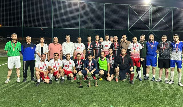 Futbol turnuvasının şampiyonu: İlçe Emniyet Amirliği