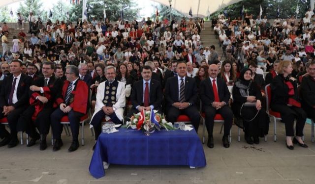 Ankara Üniversitesi mezunlarını uğurladı