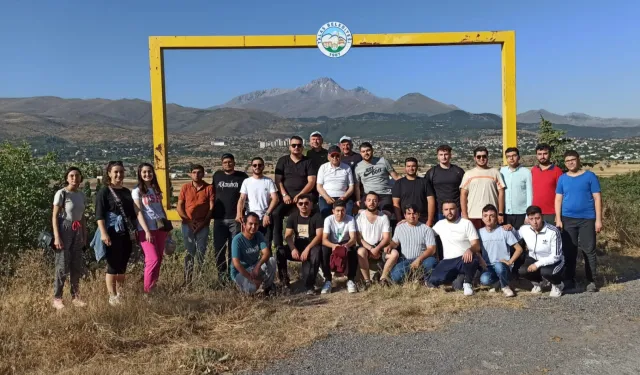 Başkan Büyükkılıç’tan gençlerle Ali Dağı’nda sabah yürüyüşü