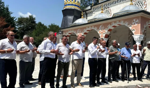 İzmit Kaynarca Camii ibadete açıldı