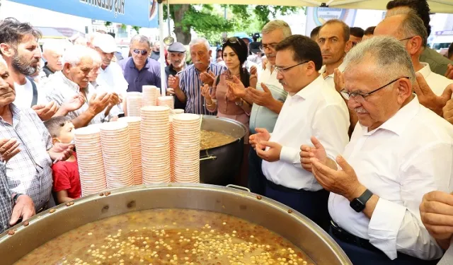 Kayseri protokolünden aşure dağıtımı