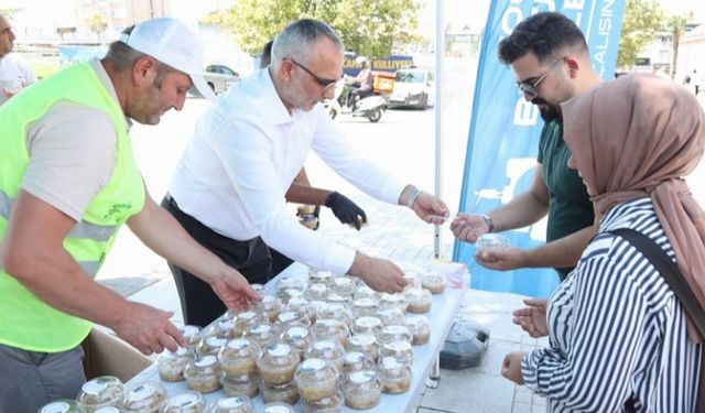 Kocaeli'den binlerce vatandaşa aşure ikramı